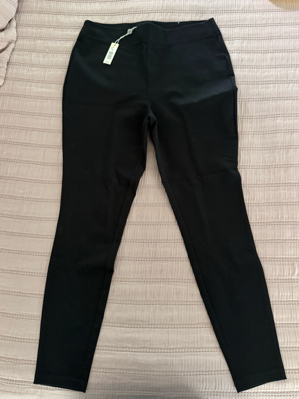 Max Studio Black Cropped Ankle Pants